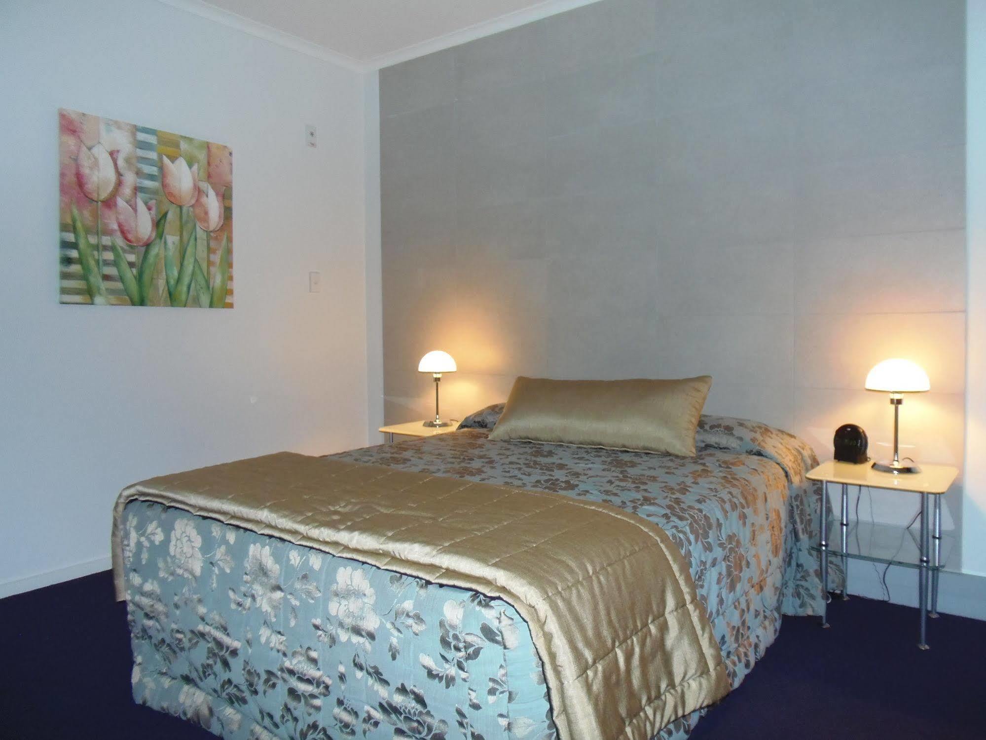 Amethyst Court Motor Lodge Порируа Екстериор снимка